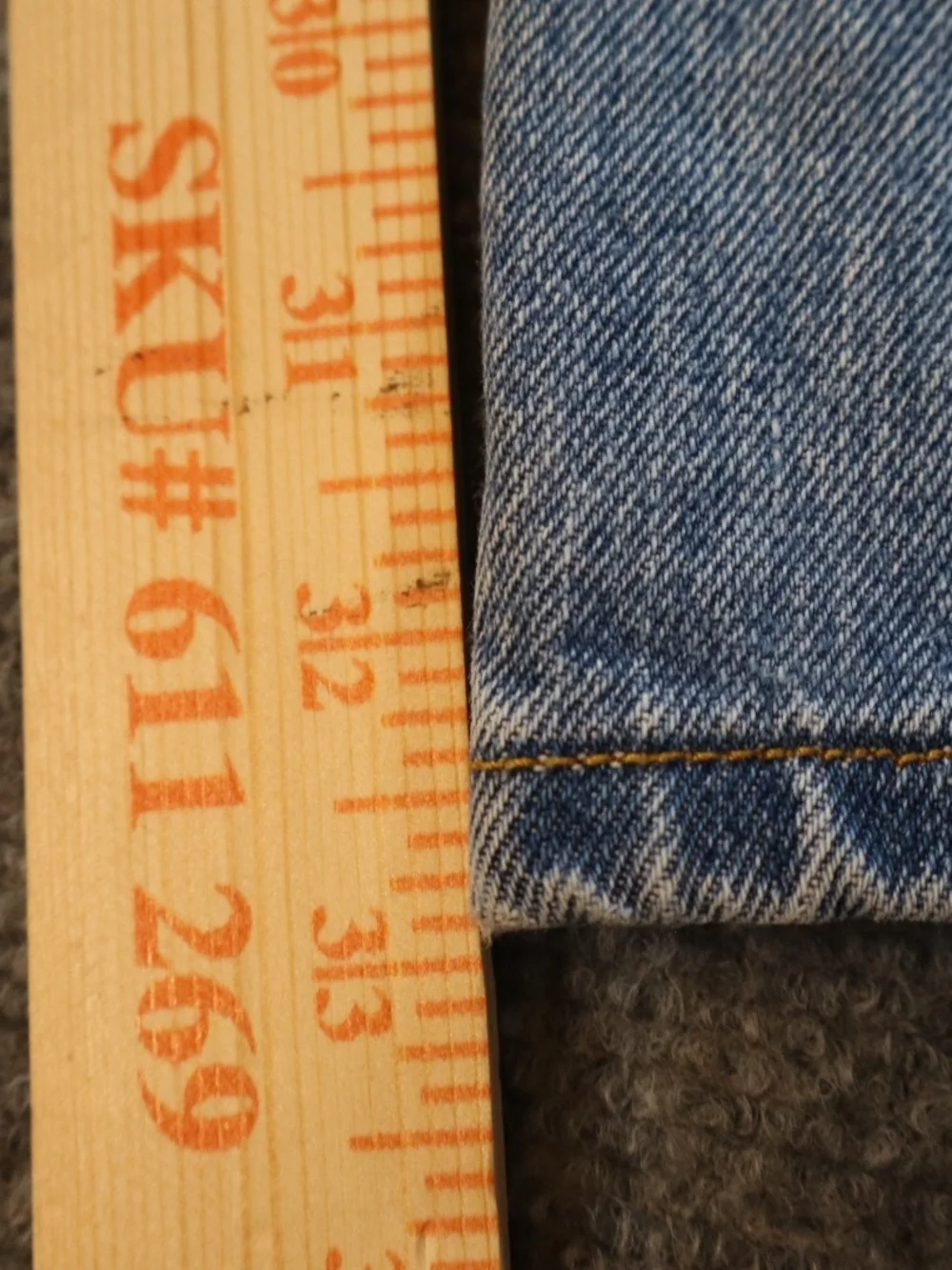 Levi’s 501 Jeans Mens 40x34 Light Wash Denim Straight Leg Button Fly Classic - Picture 5 of 7